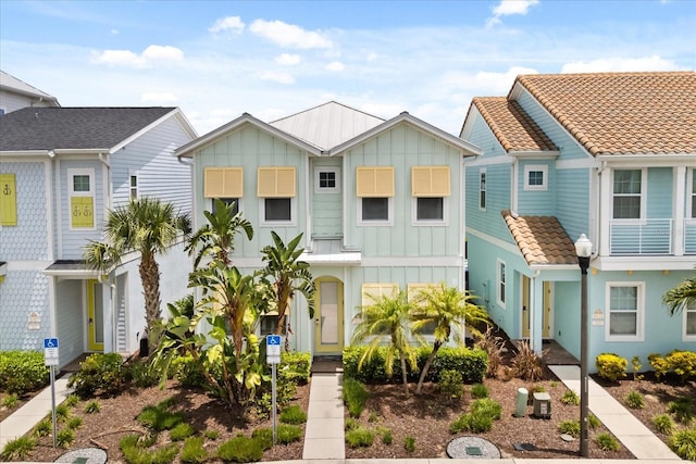 8017 Sandy Toes Way, Kissimmee, FL 34747 - view of front of house featuring board and batten siding