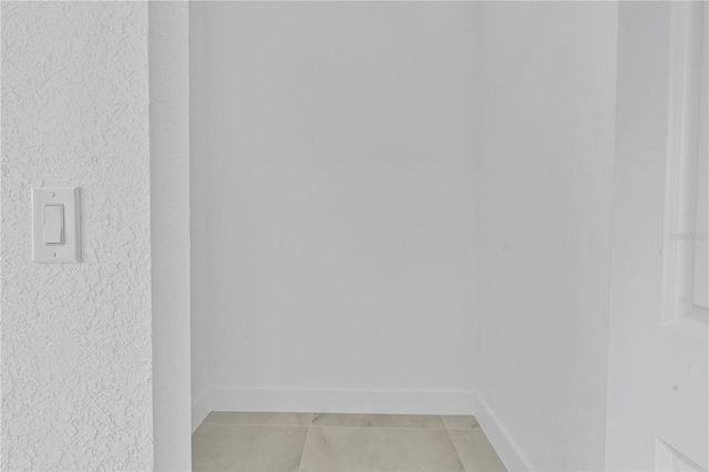 13438 Mcintosh Ave, Port Charlotte, FL 33981 - detailed view of baseboards
