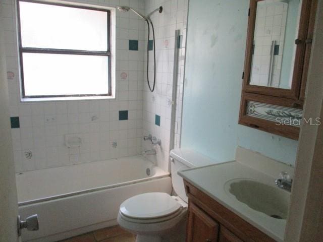 5304 Galloway Rd, Apopka, FL 32712 - bathroom featuring bathing tub / shower combination and vanity