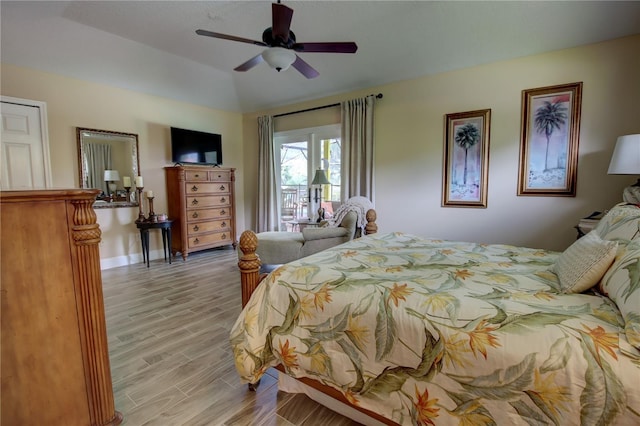 1624 Bear Crossing Cir, Apopka, FL 32703 - bedroom featuring light wood-type flooring, vaulted ceiling, and a ceiling fan