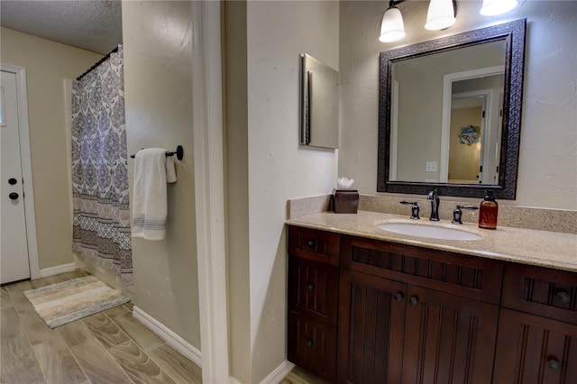 1624 Bear Crossing Cir, Apopka, FL 32703 - full bath with vanity and wood finished floors