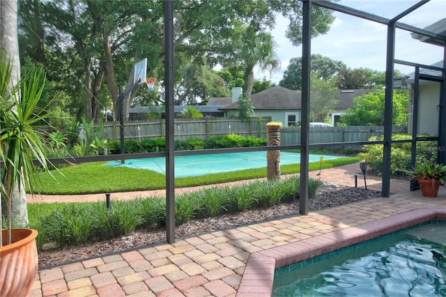 1624 Bear Crossing Cir, Apopka, FL 32703 - view of swimming pool featuring glass enclosure