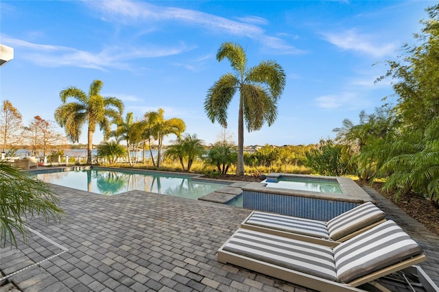 12264 Montalcino Cir, Windermere, FL 34786 - outdoor pool with an in-ground hot tub and a patio