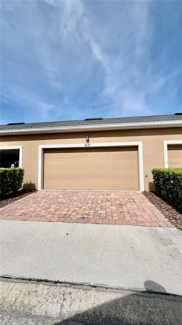8625 Coventry Park Way, Windermere, FL 34786 - garage featuring decorative driveway