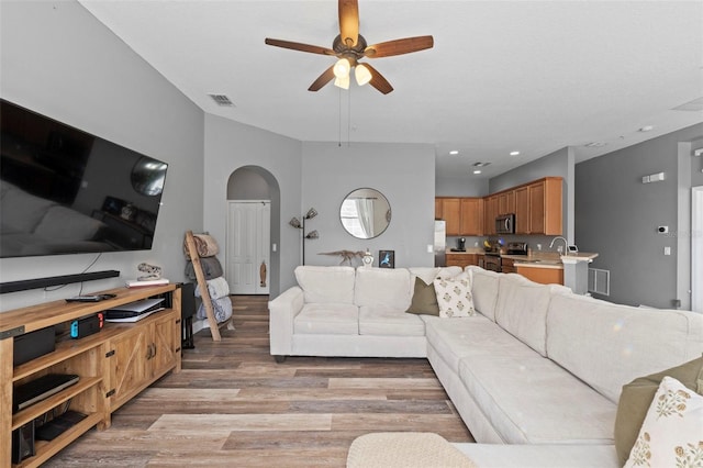 962 Ashworth Overlook Dr Unit C, Apopka, FL 32712 - living area featuring arched walkways, a ceiling fan, light wood-type flooring, and recessed lighting