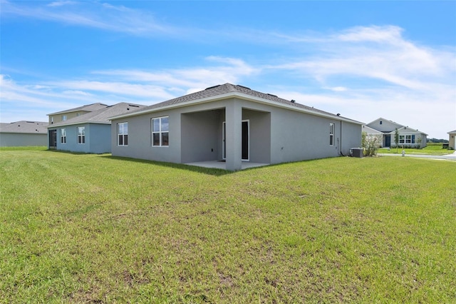 1850 Walnut Creek Dr, Kissimmee, FL 34744 - rear view of property featuring stucco siding, a yard, and a patio