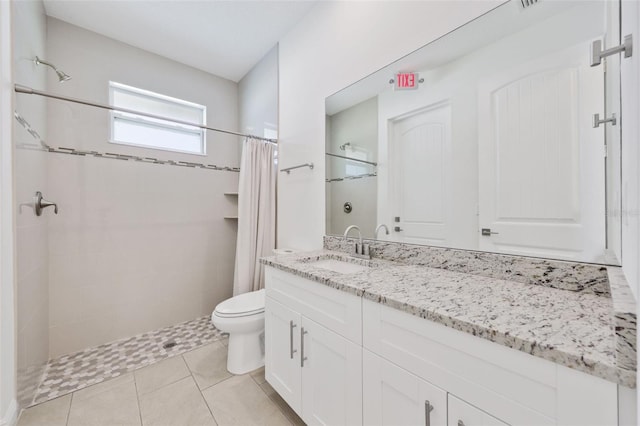 2912 SW Savona Blvd, Port St Lucie, FL 34953 - full bath featuring a tile shower, vanity, and tile patterned flooring