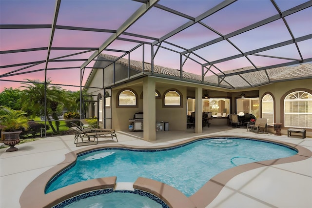 1331 Marble Crest Way, Winter Garden, FL 34787 - pool at dusk featuring a patio, a ceiling fan, a pool with connected hot tub, and an outdoor hangout area