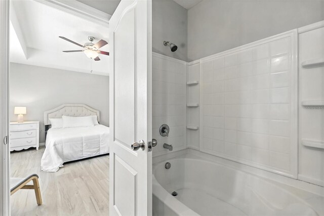 1551 Scarlet Oak Loop Unit B, Winter Garden, FL 34787 - ensuite bathroom featuring shower / tub combination and ceiling fan