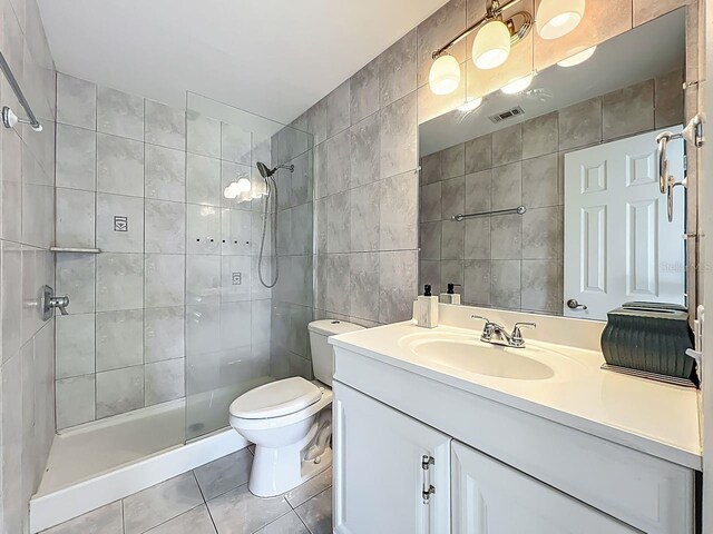 6140 Burnside Cir Unit 204, Orlando, FL 32822 - bathroom featuring tile walls, tile patterned flooring, tiled shower, and vanity