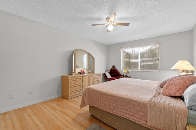 5630 Spring Run Ave, Orlando, FL 32819 - bedroom featuring light wood-style floors, a textured ceiling, and ceiling fan