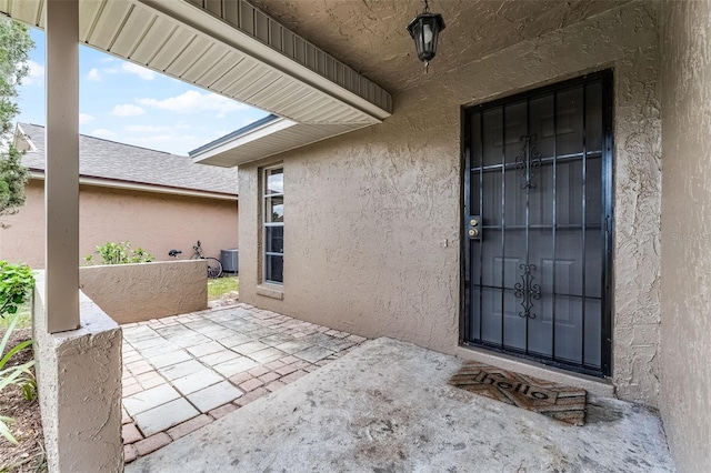 1384 La Paloma Cir, Winter Springs, FL 32708 - entrance to property featuring stucco siding and a patio