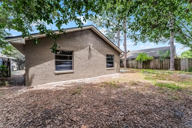 1384 La Paloma Cir, Winter Springs, FL 32708 - back of property with stucco siding