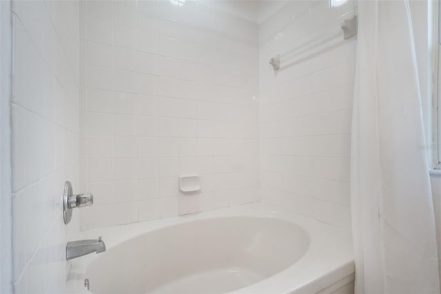 4224 Calabria Ave, Davenport, FL 33897 - bathroom featuring shower / bath combo