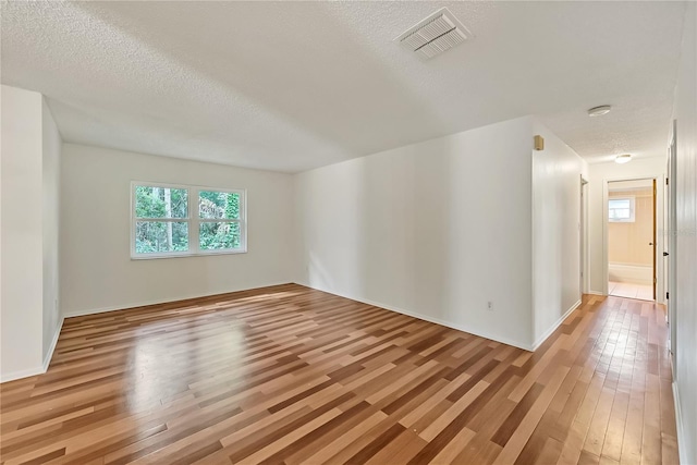 877 Great Bend Rd, Altamonte Springs, FL 32714 - spare room featuring light wood-style floors and a textured ceiling