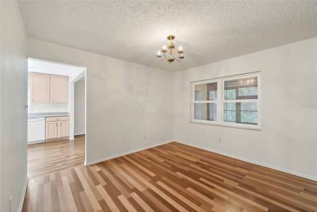 877 Great Bend Rd, Altamonte Springs, FL 32714 - spare room featuring light wood-style flooring, a chandelier, and a textured ceiling