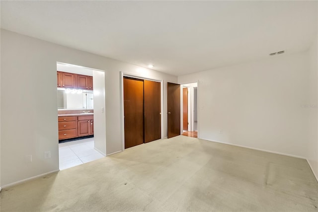 877 Great Bend Rd, Altamonte Springs, FL 32714 - unfurnished bedroom with light carpet, connected bathroom, and a closet