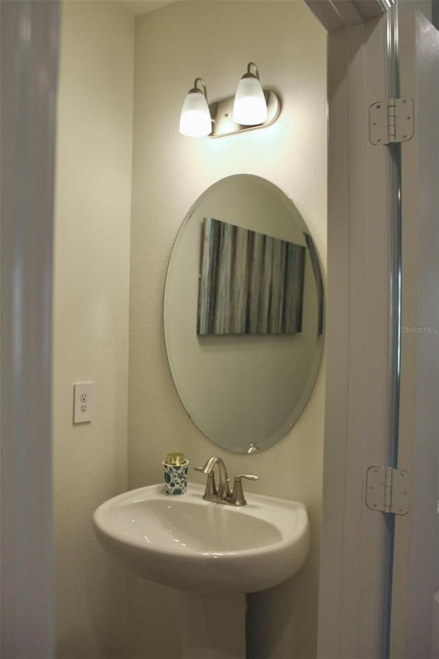 4426 Small Creek Rd, Kissimmee, FL 34744 - bathroom featuring a sink