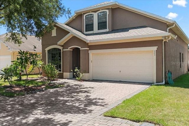 523 Lake Davenport Cir, Davenport, FL 33837 - view of front of property featuring stucco siding, driveway, and a front lawn