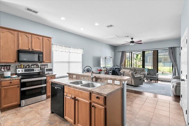 523 Lake Davenport Cir, Davenport, FL 33837 - kitchen with black appliances, recessed lighting, a ceiling fan, an island with sink, and decorative backsplash
