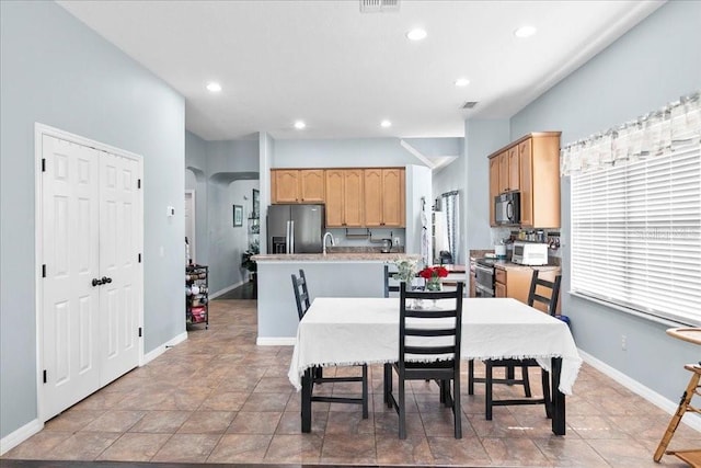 523 Lake Davenport Cir, Davenport, FL 33837 - dining space featuring recessed lighting and arched walkways
