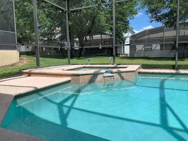 7763 Tosteth St, Kissimmee, FL 34747 - view of pool with a lanai, a pool with connected hot tub, and a yard