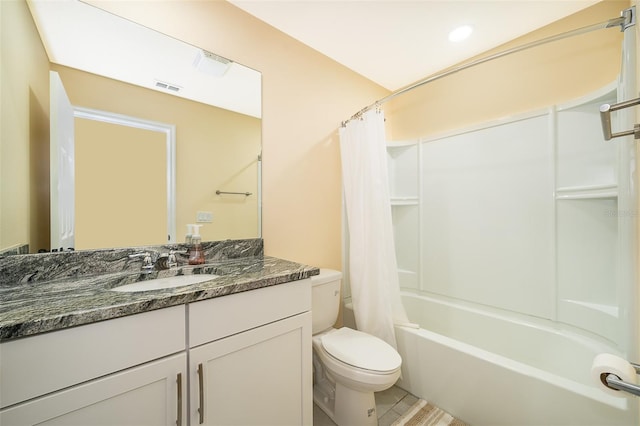 1660 Tropical Palms Cir, Kissimmee, FL 34747 - bathroom with vanity, shower / bath combo, and recessed lighting