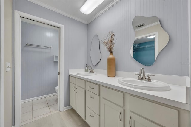 1238 Palmetto Rd, Eustis, FL 32726 - full bath with double vanity and crown molding