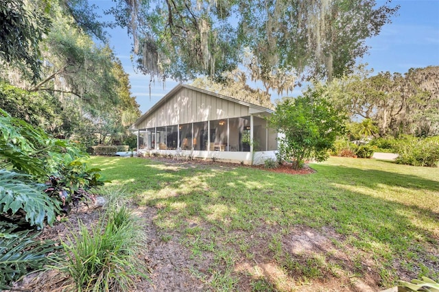1238 Palmetto Rd, Eustis, FL 32726 - back of property with a sunroom and a yard
