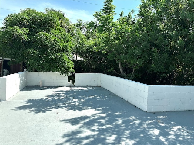 4219 Chateau Rd, Orlando, FL 32808 - view of patio / terrace
