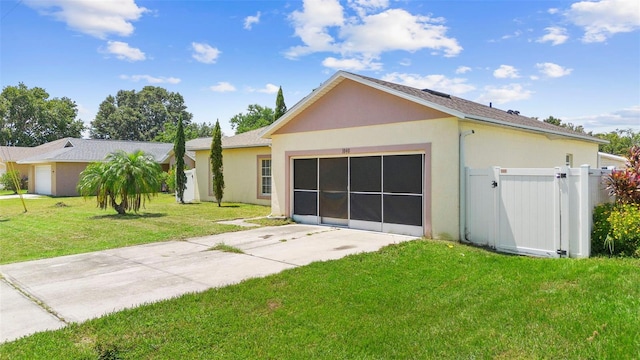 1040 Cannock Dr, Kissimmee, FL 34758 - view of front of home featuring stucco siding and a gate