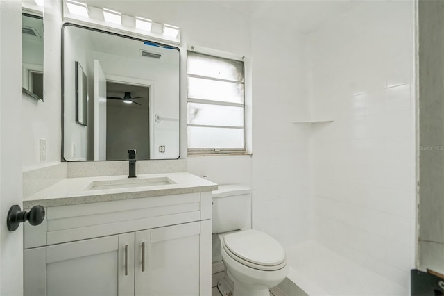 201 E 7th St, Chuluota, FL 32766 - full bathroom with vanity, ceiling fan, and a tile shower