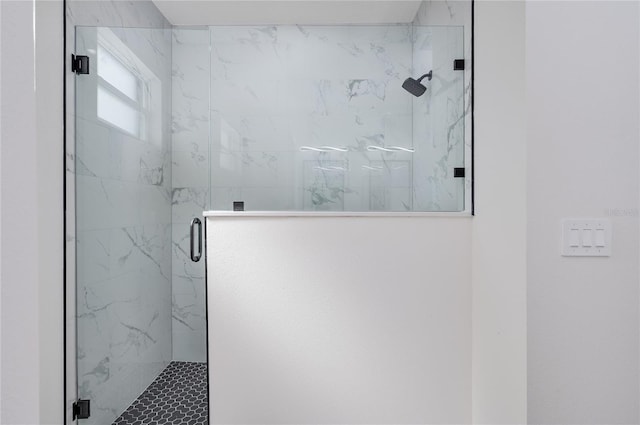 1157 W Hancock Dr, Deltona, FL 32725 - bathroom featuring a marble finish shower