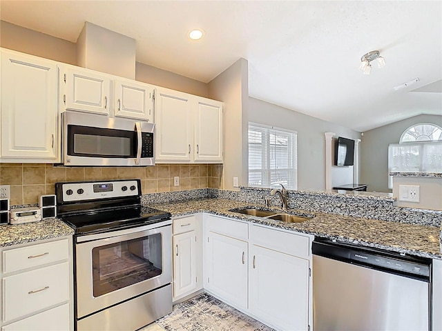 2641 Delcrest Dr, Orlando, FL 32817 - photo 9