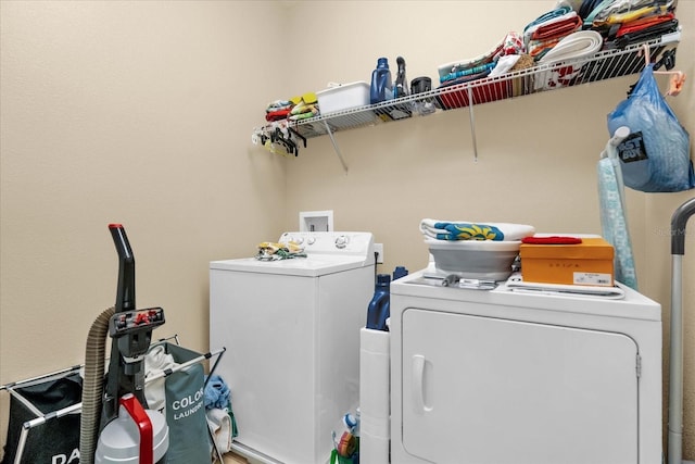 1608 Mohegan Blvd, Kissimmee, FL 34744 - laundry room featuring washer and dryer