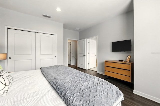 2617 Bugatti Ct, Kissimmee, FL 34746 - bedroom with dark wood finished floors, a closet, and recessed lighting