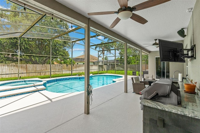 4323 Kezar Ct, Belle Isle, FL 32812 - view of pool with a ceiling fan, a fenced backyard, a pool with connected hot tub, a patio area, and glass enclosure