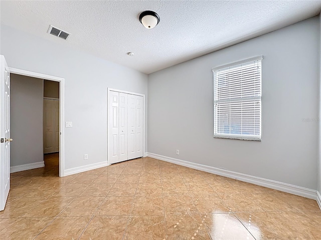 229 Largovista Dr, Oakland, FL 34787 - unfurnished bedroom with a textured ceiling and a closet