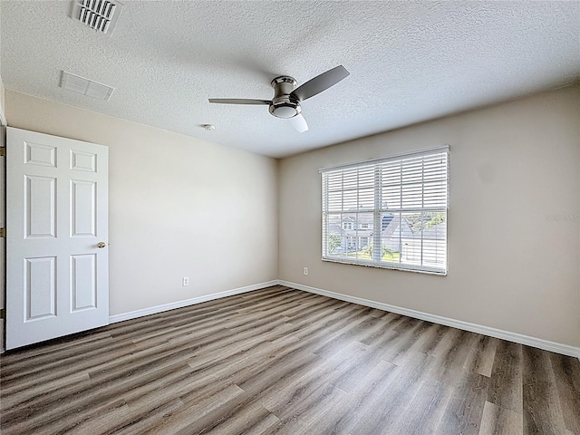 229 Largovista Dr, Oakland, FL 34787 - spare room featuring wood finished floors, ceiling fan, and a textured ceiling