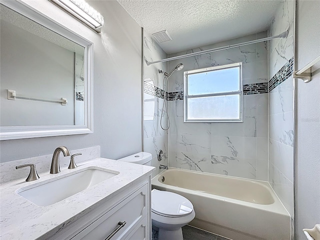 229 Largovista Dr, Oakland, FL 34787 - full bath featuring vanity, washtub / shower combination, and a textured ceiling