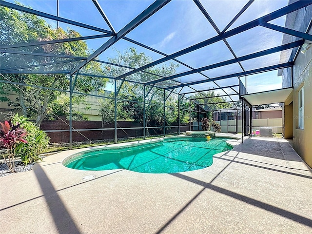 229 Largovista Dr, Oakland, FL 34787 - view of pool featuring a patio area, a pool with connected hot tub, a fenced backyard, and a lanai