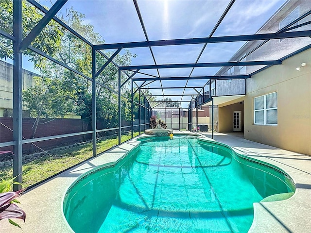 229 Largovista Dr, Oakland, FL 34787 - view of swimming pool featuring a patio, a pool with connected hot tub, a fenced backyard, and a lanai