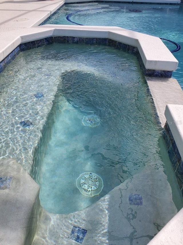 8630 Knottingham Dr, Kissimmee, FL 34747 - swimming pool featuring an in-ground hot tub