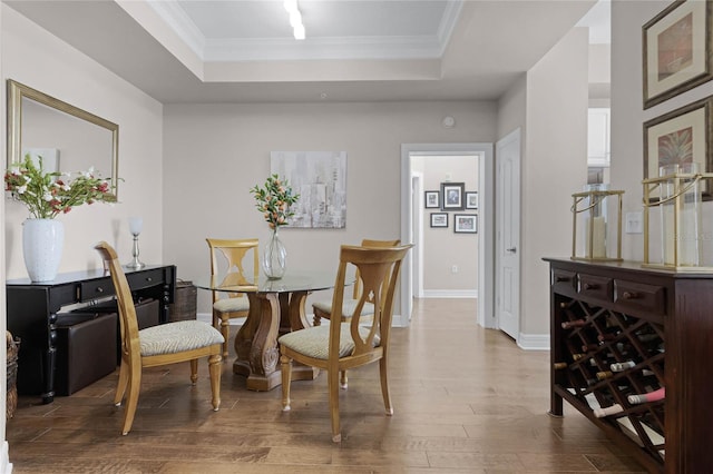 501 Mirasol Cir Unit 304, Kissimmee, FL 34747 - dining space with a tray ceiling, wood finished floors, and ornamental molding