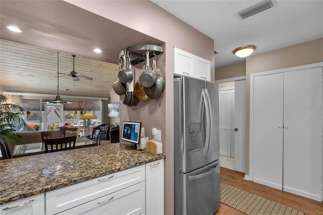 1339 Villa Ln Unit 50, Apopka, FL 32712 - kitchen featuring stainless steel fridge, white cabinetry, light wood-style flooring, a ceiling fan, and recessed lighting