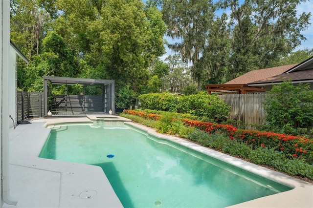 109 E 12th Ave, Windermere, FL 34786 - view of swimming pool featuring view of wooded area and a pool with connected hot tub