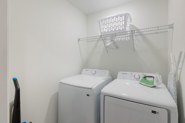 1030 Plantation Ln, Davenport, FL 33896 - laundry room with washing machine and dryer
