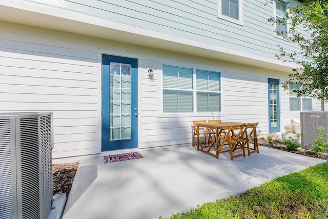 1030 Plantation Ln, Davenport, FL 33896 - property entrance featuring a patio area