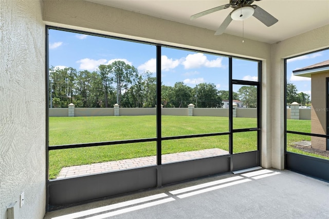 1218 Vienna Square Dr, Winter Haven, FL 33884 - unfurnished sunroom featuring ceiling fan
