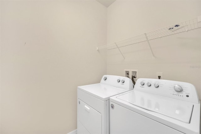 8940 Zurich Ln, Kissimmee, FL 34747 - washroom featuring washer and clothes dryer and baseboards